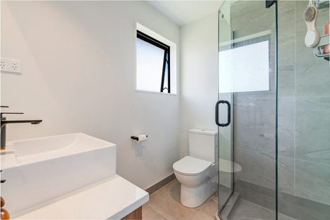 Photo of property in 30 Aitkenhead Court, Parakai, 0830
