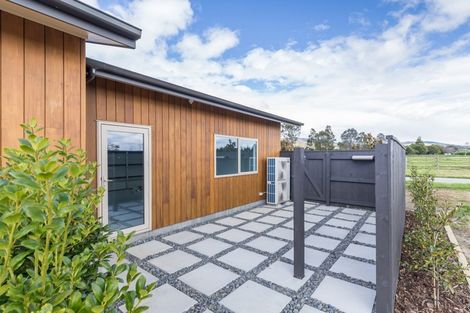 Photo of property in 435 Tararua Road, Levin, 5571
