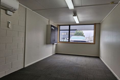 Photo of property in 1/73 Lake Road, Northcote, Auckland, 0627