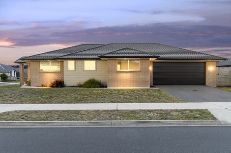 Photo of property in 18 Harding Drive, Papamoa Beach, Papamoa, 3118