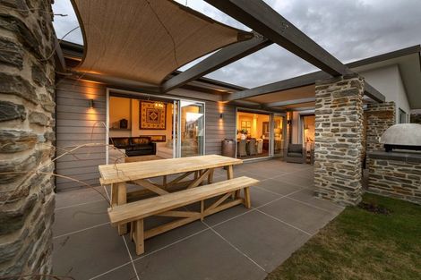 Photo of property in 16 Edgewood Place, Wanaka, 9305