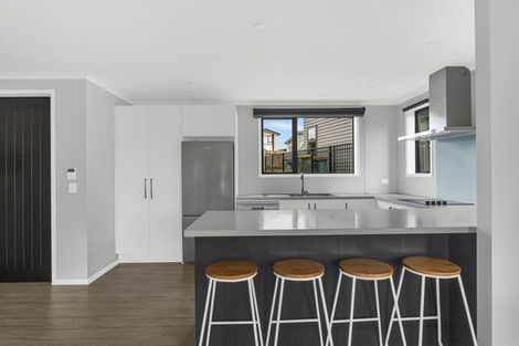 Photo of property in 14 Discovery Place, Marfell, New Plymouth, 4310