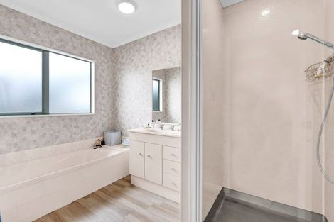 Photo of property in 2/219 Mangorei Road, Merrilands, New Plymouth, 4312