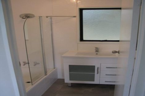 Photo of property in 2/110 Edmonton Road, Henderson, Auckland, 0612