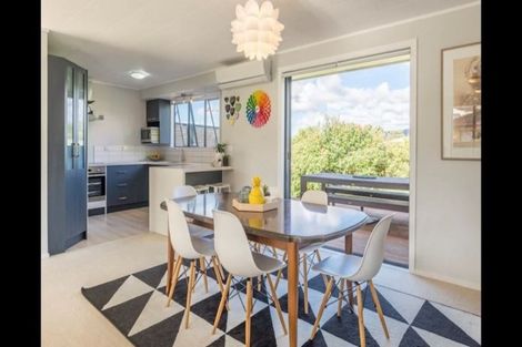 Photo of property in 3 Amberly Rise, Helensville, 0800