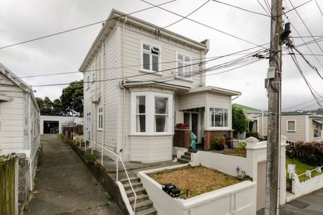 Photo of property in 16 Glendavar Street, Berhampore, Wellington, 6023