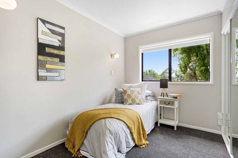 Photo of property in 2/30 Fordham Street, Beach Haven, Auckland, 0626