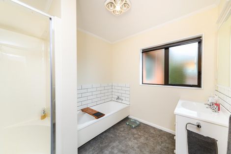 Photo of property in 11 Greenwood Place, Fitzherbert, Palmerston North, 4410
