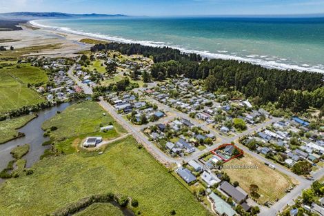 Photo of property in 29 Broadway Avenue, Waikuku Beach, 7473