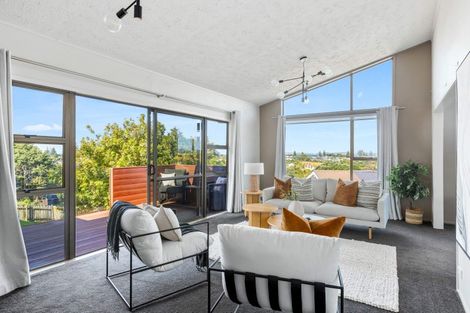 Photo of property in 8a Orewa Heights Crescent, Orewa, 0931