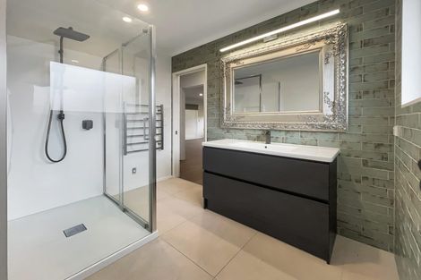 Photo of property in 121 Queens Road, Waikanae Beach, Waikanae, 5036