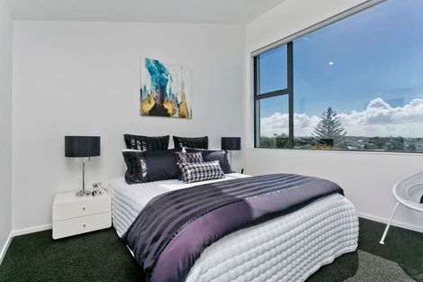 Photo of property in 5/15 Chivalry Road, Glenfield, Auckland, 0629
