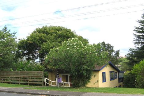 Photo of property in 22 Sylvan Avenue, Northcote, Auckland, 0627