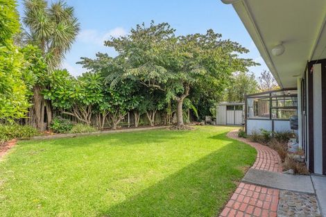 Photo of property in 20 Awanui Drive, Waikanae, 5036