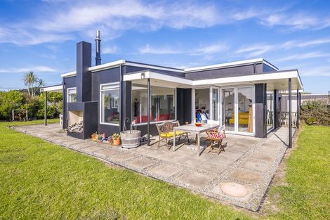 Photo of property in 21 Sandown Road, Te Horo Beach, Otaki, 5581