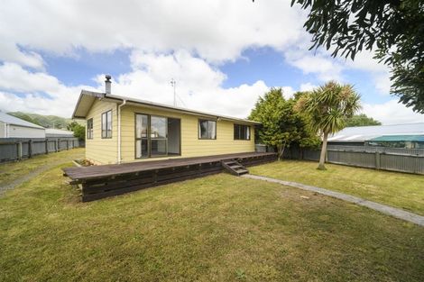Photo of property in 32 Rata Street, Tokomaru, Palmerston North, 4474