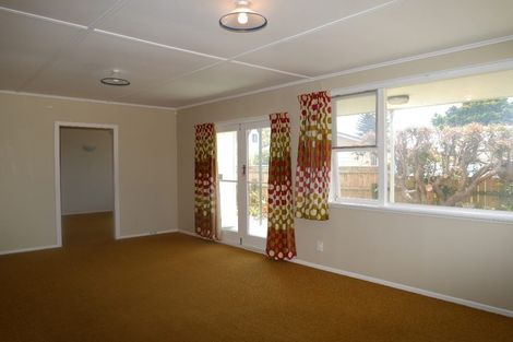 Photo of property in 6 Eruini Street, Waikanae Beach, Waikanae, 5036