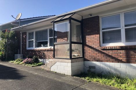 Photo of property in 2/1 Bellcroft Place, Belmont, Auckland, 0622