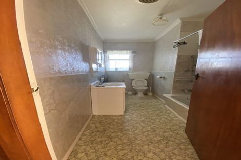 Photo of property in 4 Tongariro Street, Castlecliff, Whanganui, 4501