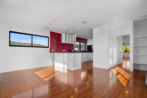 Photo of property in 103 Golf Road, New Lynn, Auckland, 0600