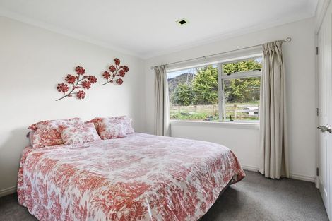 Photo of property in 10 Parker Road, Huntly, 3771