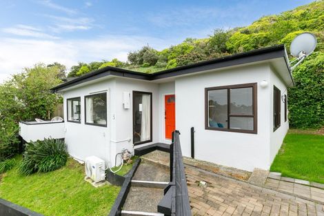 Photo of property in 5 Houghton Bay Road, Houghton Bay, Wellington, 6023