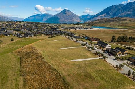 Photo of property in 28 Cunninghams Drive, Jacks Point, Queenstown, 9371