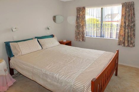 Photo of property in 24 Hall Place, Foxton Beach, Foxton, 4815