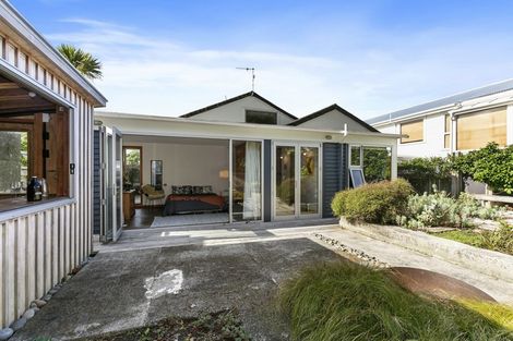 Photo of property in 178 Breaker Bay Road, Breaker Bay, Wellington, 6022