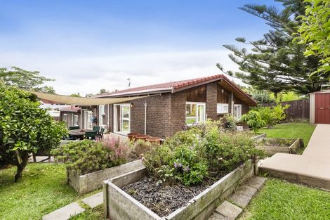 Photo of property in 103 Stapleford Crescent, Browns Bay, Auckland, 0630
