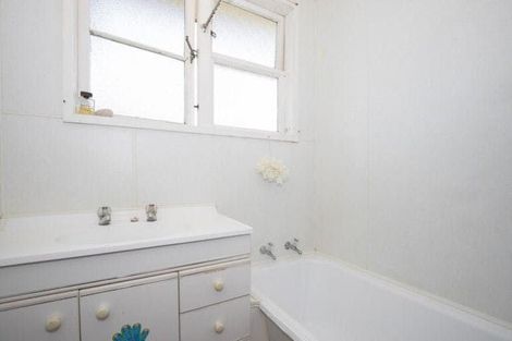 Photo of property in 44 Ross Crescent, Fairfield, Hamilton, 3214