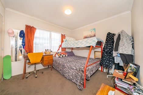 Photo of property in 32 Aniseed Grove, Timberlea, Upper Hutt, 5018