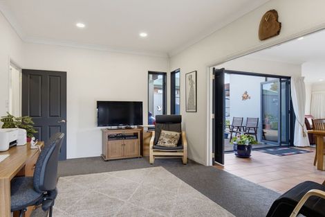 Photo of property in 15 Edward Payton Grove, Pukehangi, Rotorua, 3015