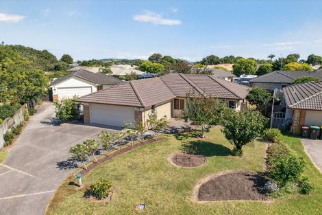 Photo of property in 4 Mcleod Place, Papamoa Beach, Papamoa, 3118