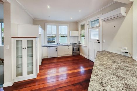 Photo of property in 16 Lighthouse Road, Bluff Hill, Napier, 4110