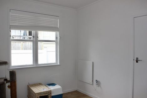 Photo of property in 56 Taipari Road, Te Atatu Peninsula, Auckland, 0610