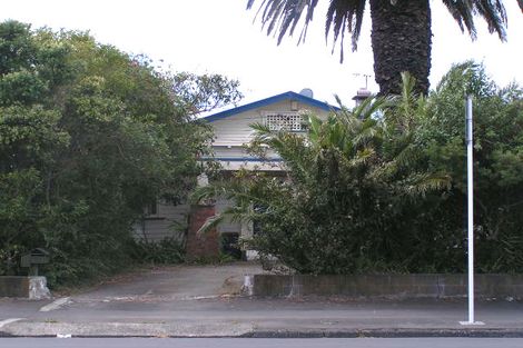 Photo of property in 103 Onewa Road, Northcote, Auckland, 0627