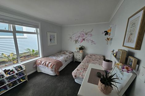 Photo of property in 1 Hoskins Avenue, Hillsborough, Auckland, 1042
