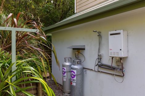 Photo of property in 21 Amelia Crescent, Waikawa, Picton, 7220