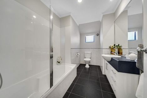Photo of property in 2/27 Kellaway Drive, East Tamaki, Auckland, 2013