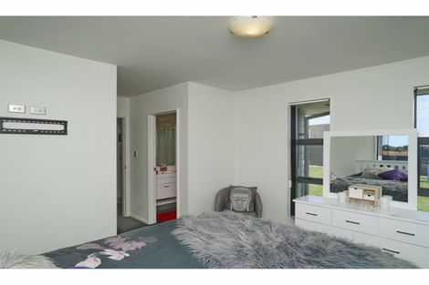 Photo of property in 21 Esk Place, Aranui, Christchurch, 8061