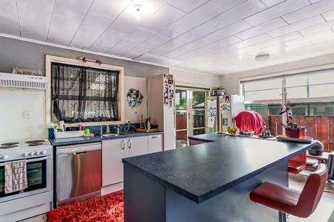 Photo of property in 299 Shakespeare Street, Leamington, Cambridge, 3432