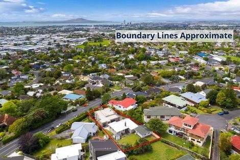 Photo of property in 19 Chivalry Road, Glenfield, Auckland, 0629