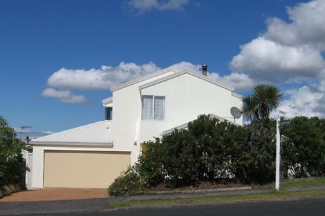 Photo of property in 25 Westpark Drive, West Harbour, Auckland, 0618