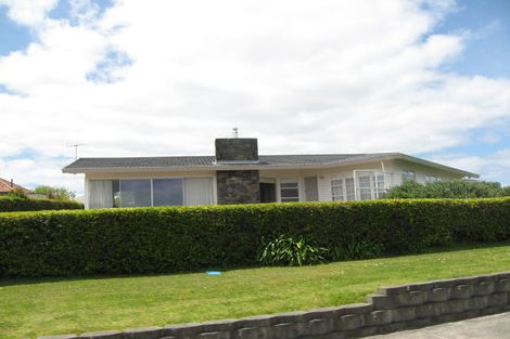 Photo of property in 13 The Crescent, Tindalls Beach, Whangaparaoa, 0930