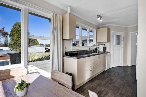 Photo of property in 100 Stanners Street, Eltham, 4322