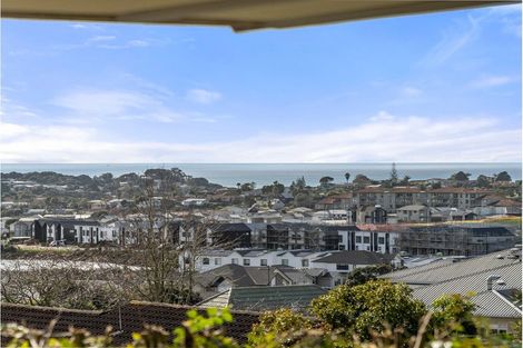 Photo of property in 30 Whangaparaoa Road, Red Beach, 0932