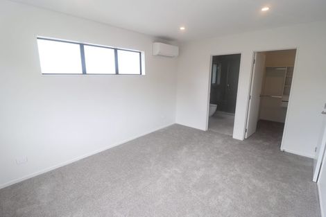Photo of property in 18b Edgware Road, West Harbour, Auckland, 0618