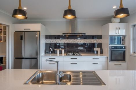 Photo of property in 21 Okarito Avenue, Levin, 5510