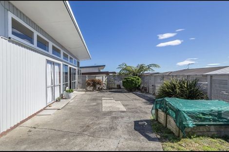 Photo of property in 8 Royal Place, Levin, 5510
